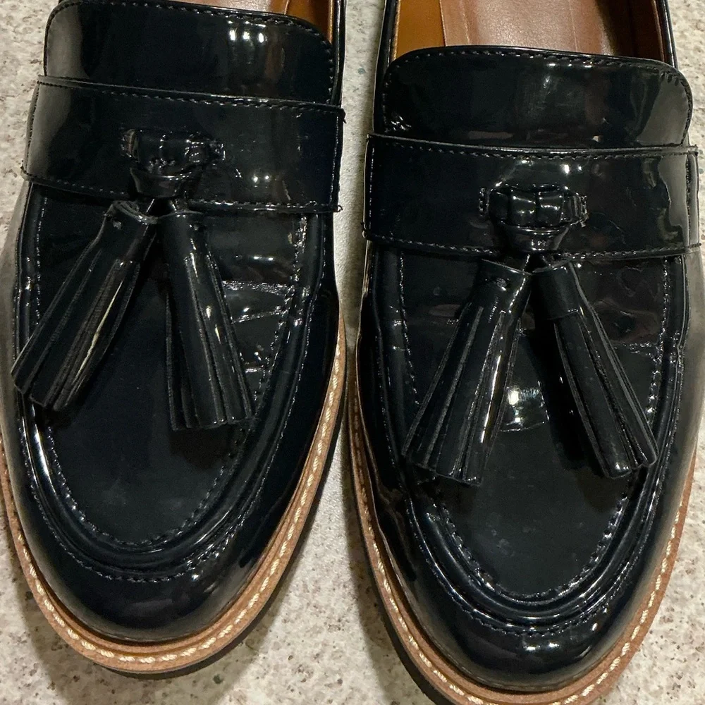Franco Sarto Carolynn Career Navy Faux Patent Loafer Tassel Accent Preppy SZ 7W